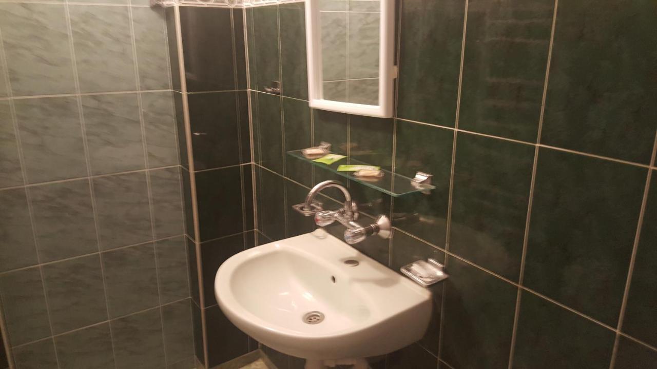 Sachaka Hotel Карлово Екстериор снимка